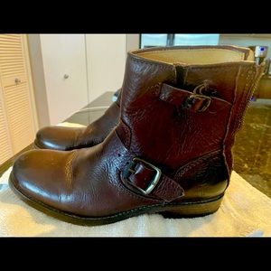 Frye Veronica booties with back zip size 7.5. Never worn.